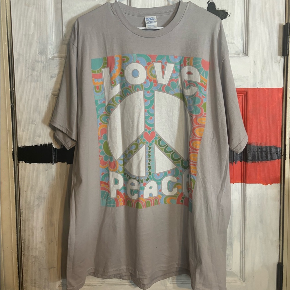 Love & peace 2xlarge grey graphic preowned tshirt